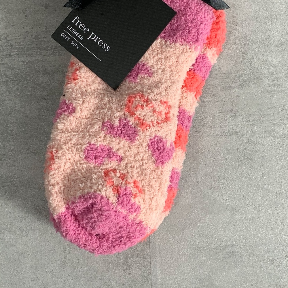 3/$20 Free Press 2 Pair Fuzzy Socks SZ 6-10.5 - Picture 2 of 6